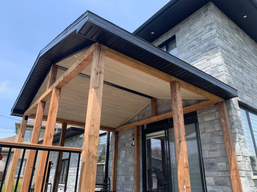 Nos produits 3 et 4 saisons pour patios, solariums et terrasses au Québec 3 toits permanents sur mesure