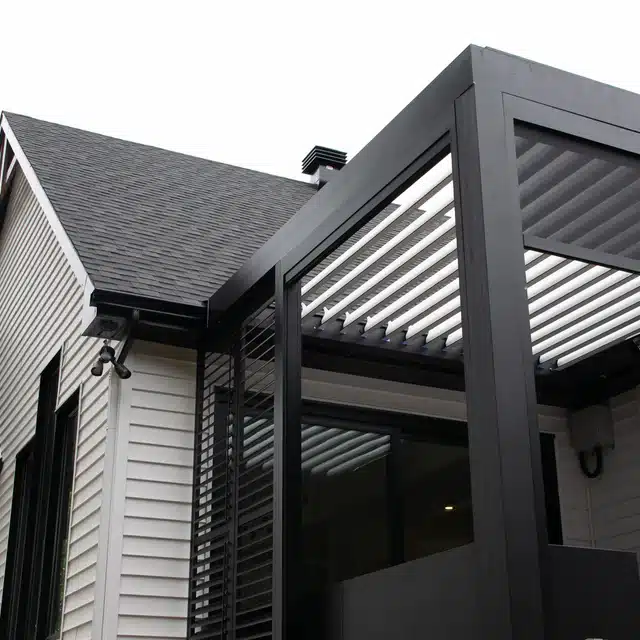 Pergolas bioclimatiques 4 saisons au Québec 8 lames-orientables-motorisees-pergola-bioclimatique